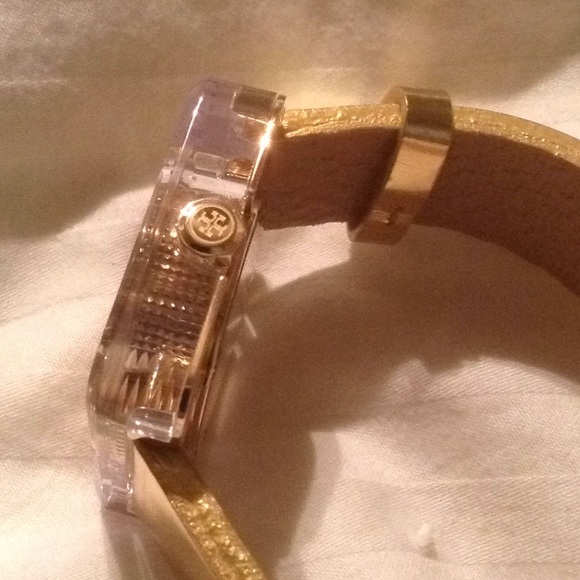 Tory Burch watch, has good battery - Picture 3 of 8